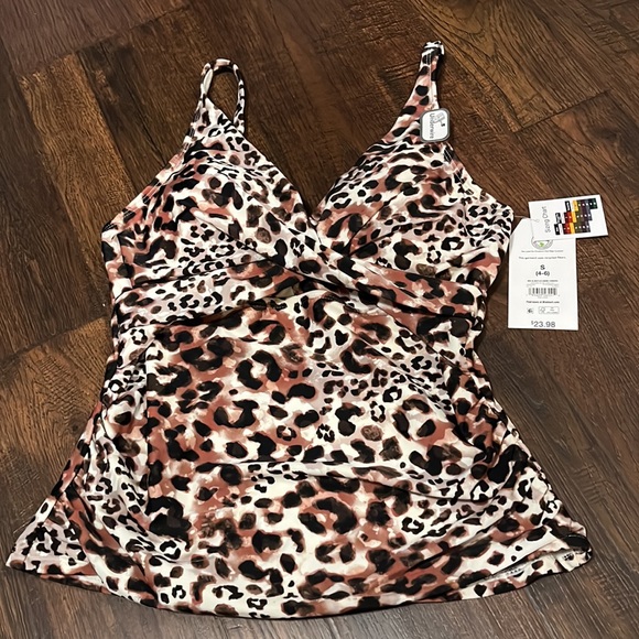 Time and Tru Cheetah Print
Tankini Swim Top Size S (4-6) - Picture 4 of 12